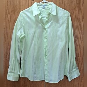 Light Green Fitted Button-Up Blouse